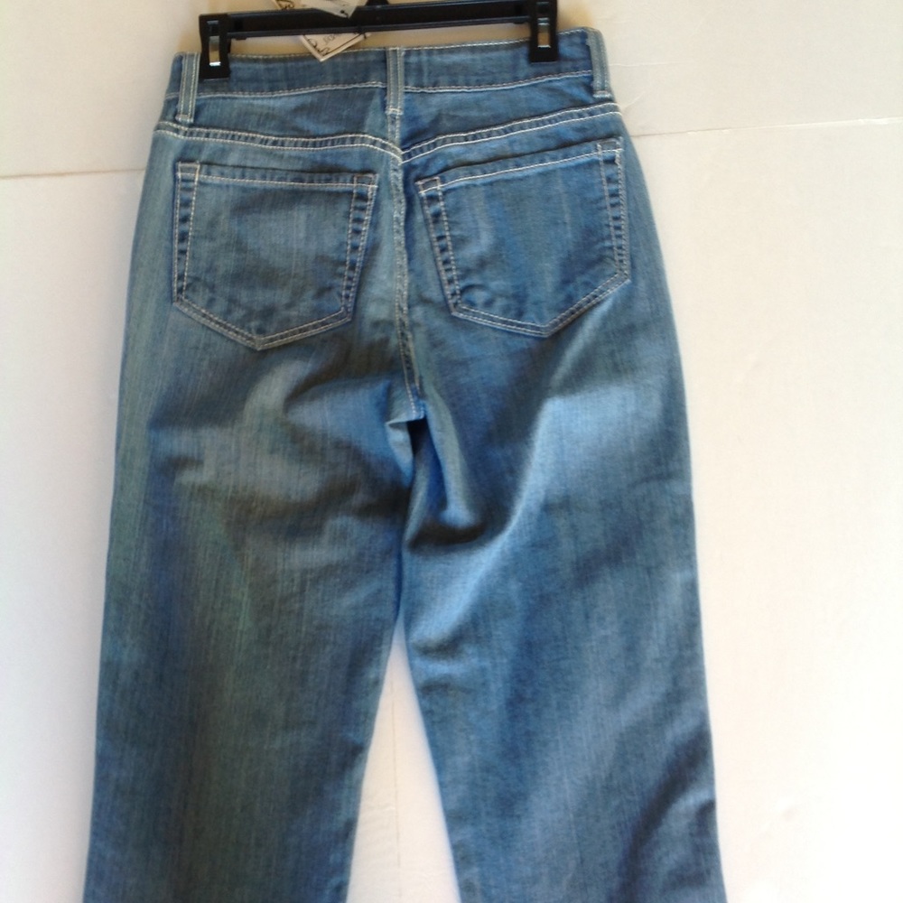 NYDJ DENIM CROP/CAPRI JEANS SIZE 4 NWT SUPER CUTE - Picture 2 of 4